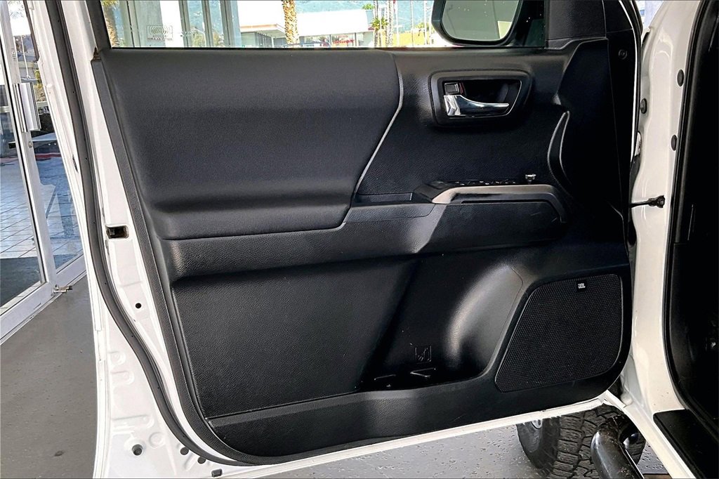 Used 2017 Toyota Tacoma TRD Sport image 21