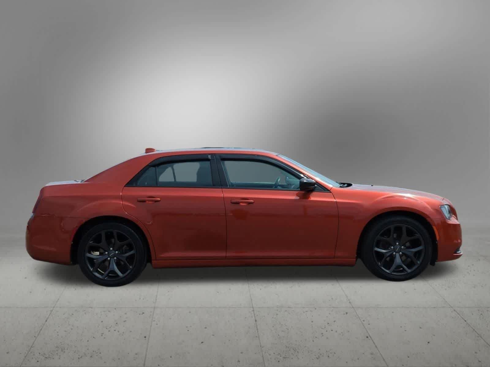 Used 2020 Chrysler 300 Touring w/ Sport Appearance Package RWD image 7