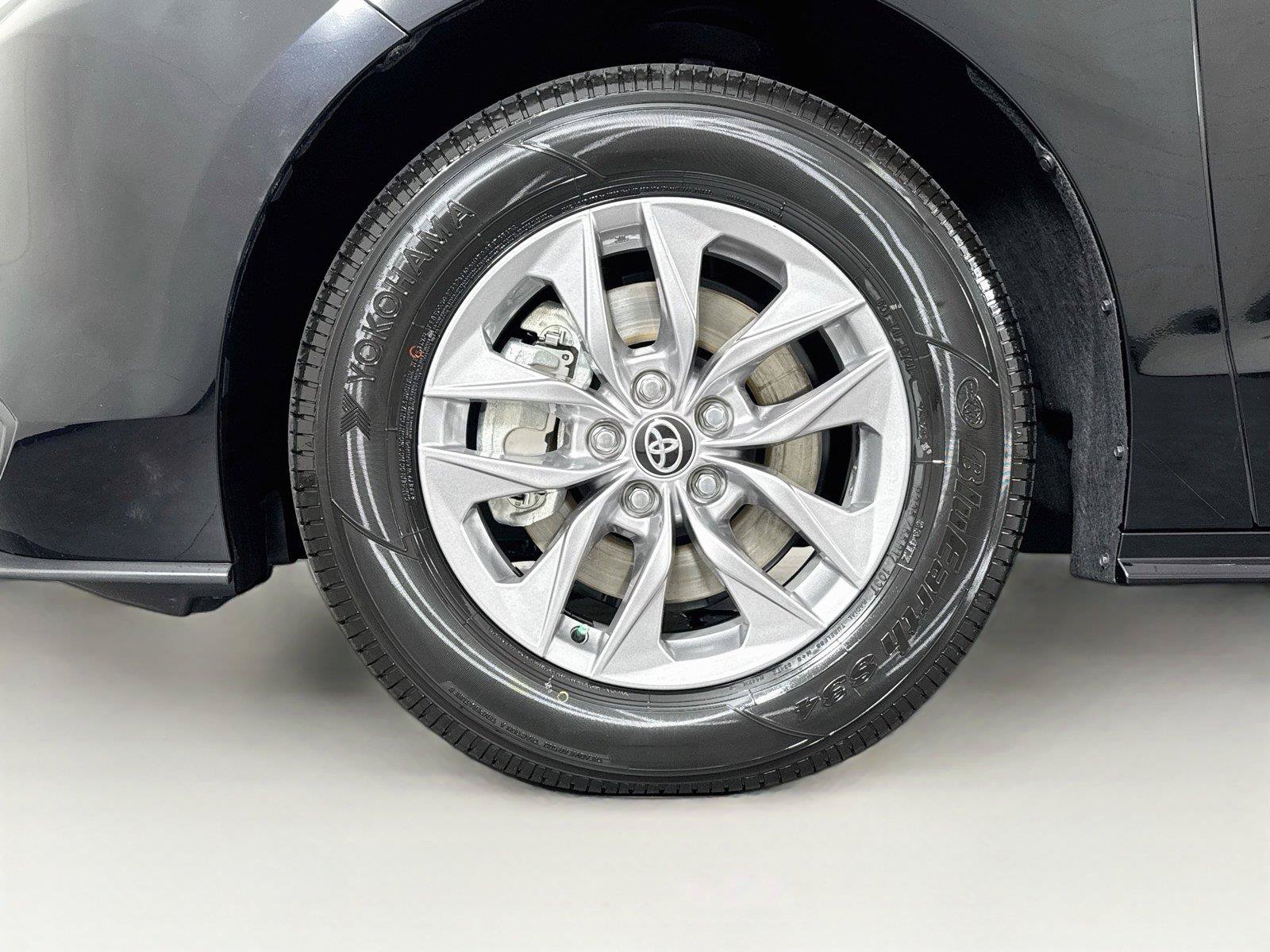 Certified 2026 Toyota Sienna XLE FWD image 45