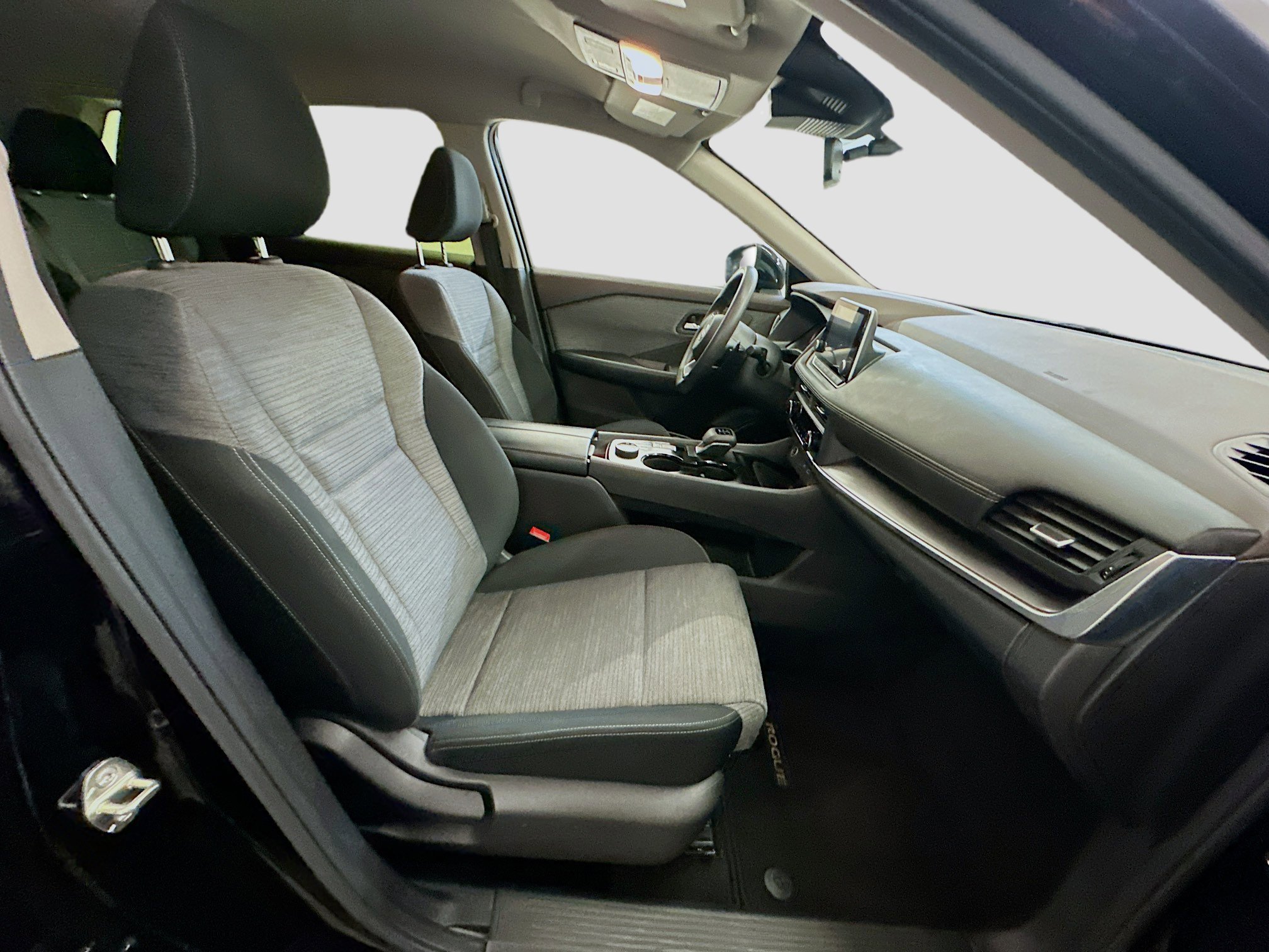 Used 2023 Nissan Rogue SV AWD/4WD image 31