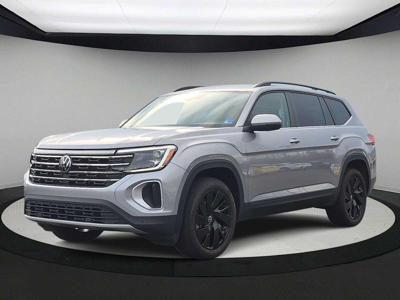 Used 2024 Volkswagen Atlas SE w/ Black Wheel Package AWD/4WD image 4