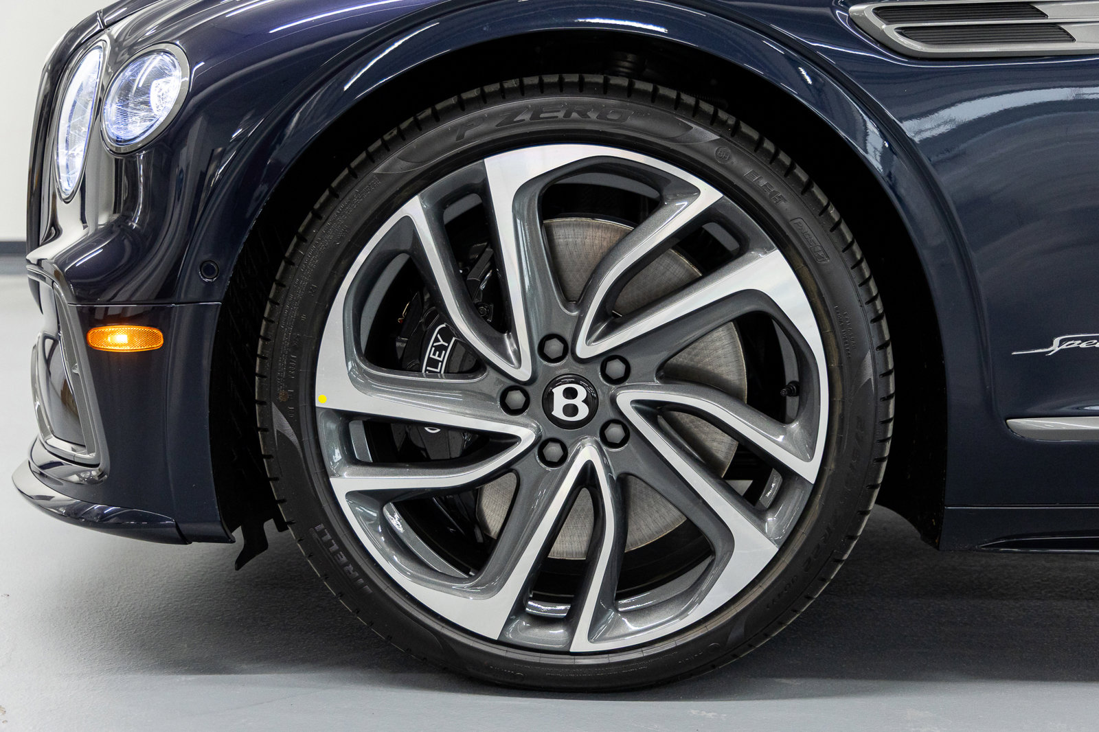 Certified 2025 Bentley Flying Spur Plug-In Hybrid AWD/4WD image 16
