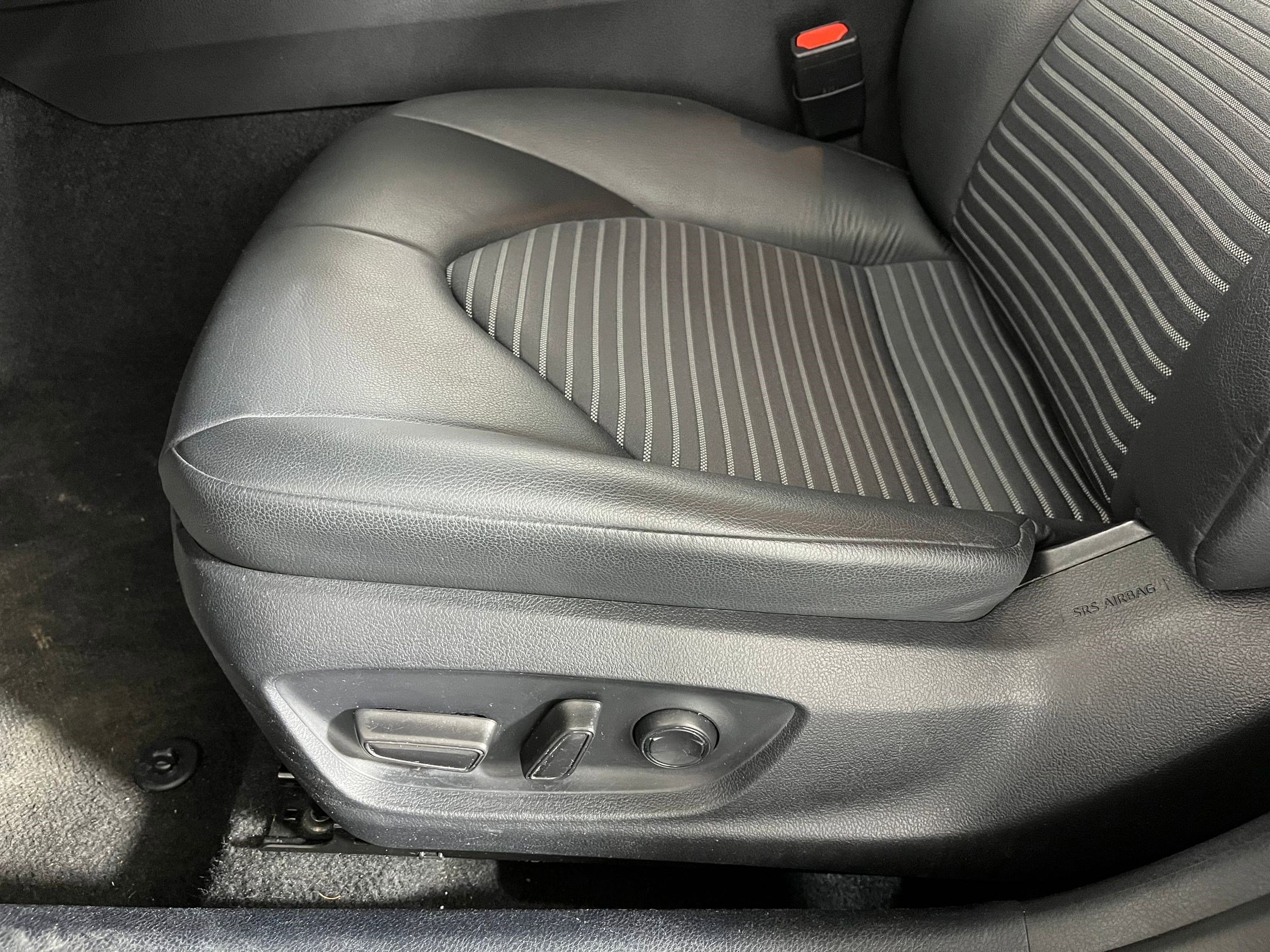 Used 2024 Toyota Camry SE image 11