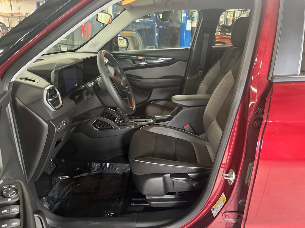 Used 2025 Chevrolet TrailBlazer LT FWD image 10