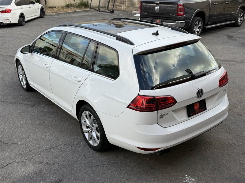 Used 2017 Volkswagen Golf SE FWD image 13