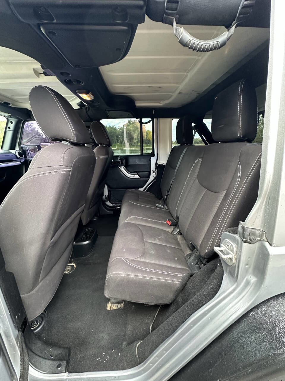 Used 2015 Jeep Wrangler Unlimited Rubicon w/ Connectivity Group image 13