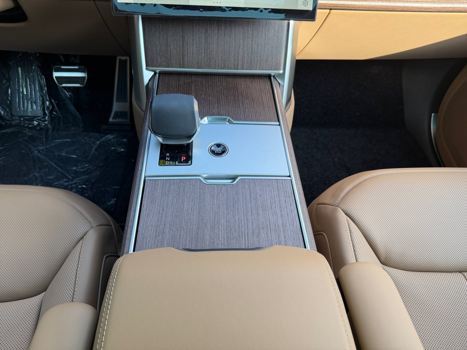 New 2026 Land Rover Range Rover Long Wheelbase SE AWD/4WD image 15