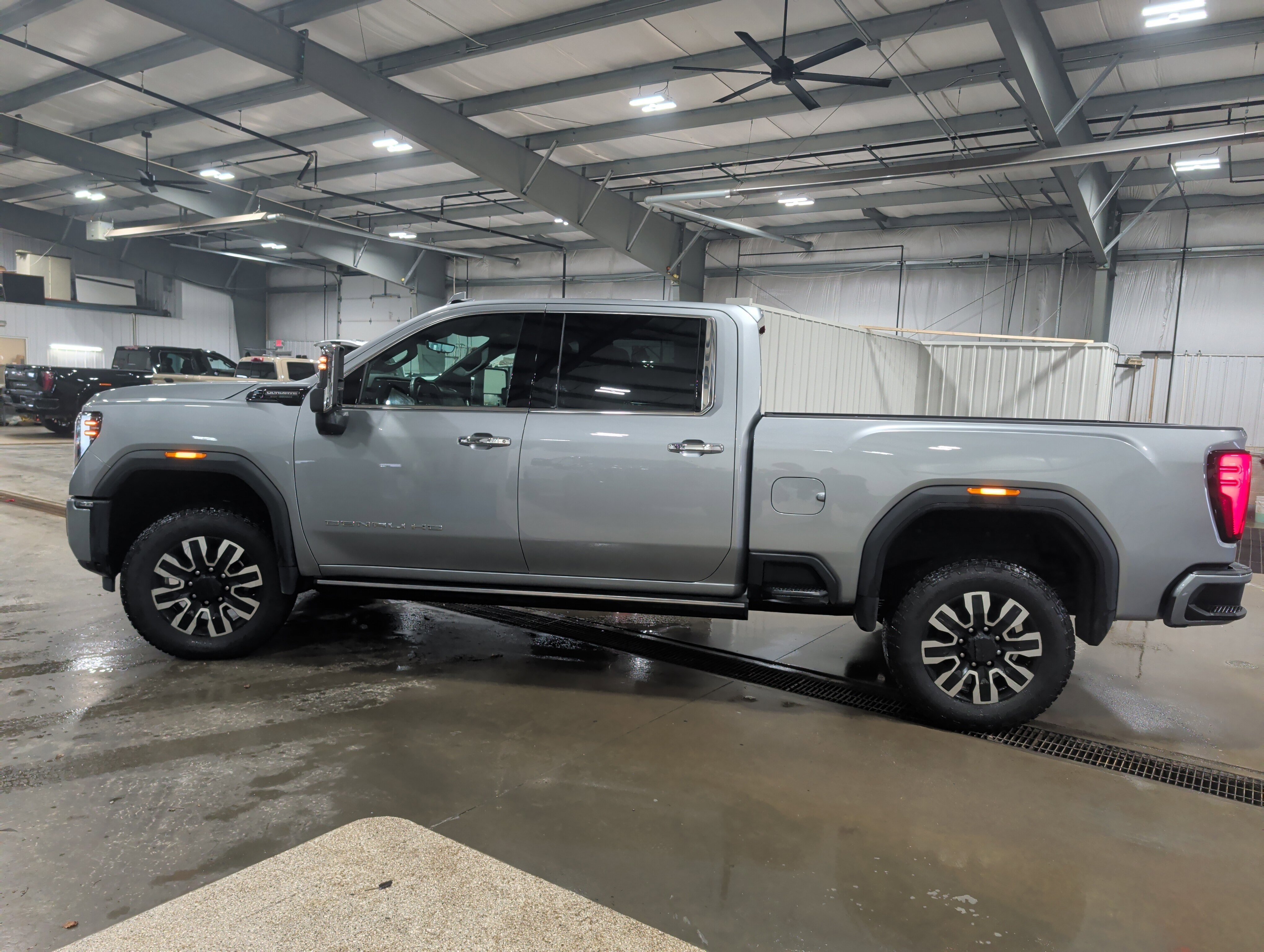 Used 2025 GMC Sierra 2500 Denali Ultimate image 5