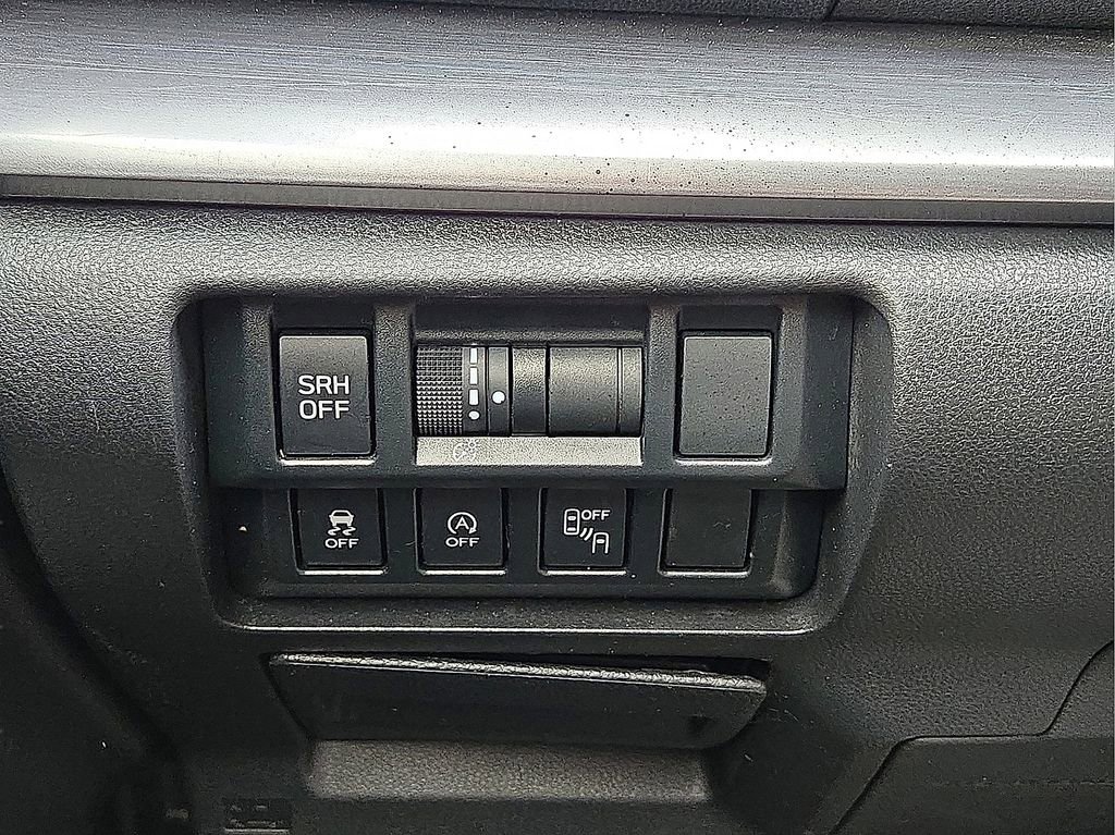 Used 2020 Subaru Crosstrek 2.0i Limited w/ Moonroof Package w/Navigation image 24