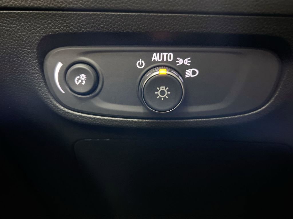 Used 2024 Buick Encore GX Avenir w/ Avenir Convenience Package image 17