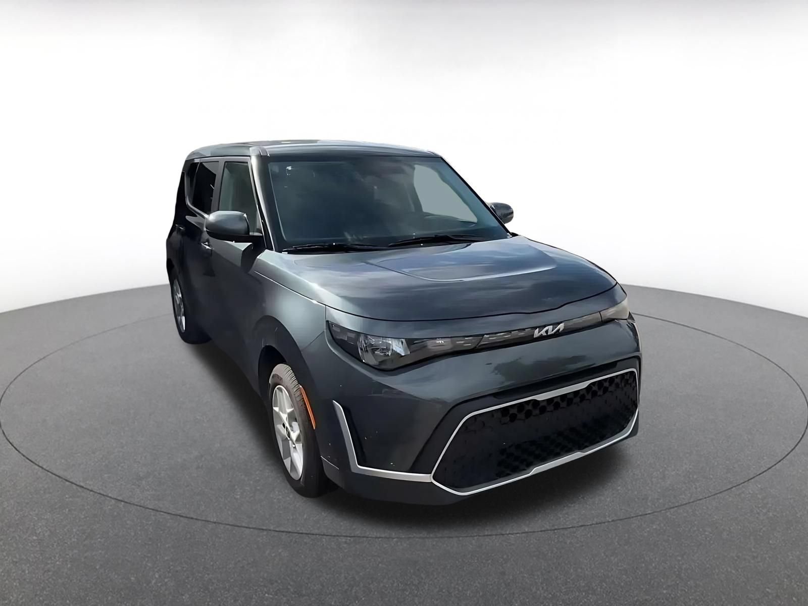 Used 2025 Kia Soul LX w/ LX Technology Package FWD image 3