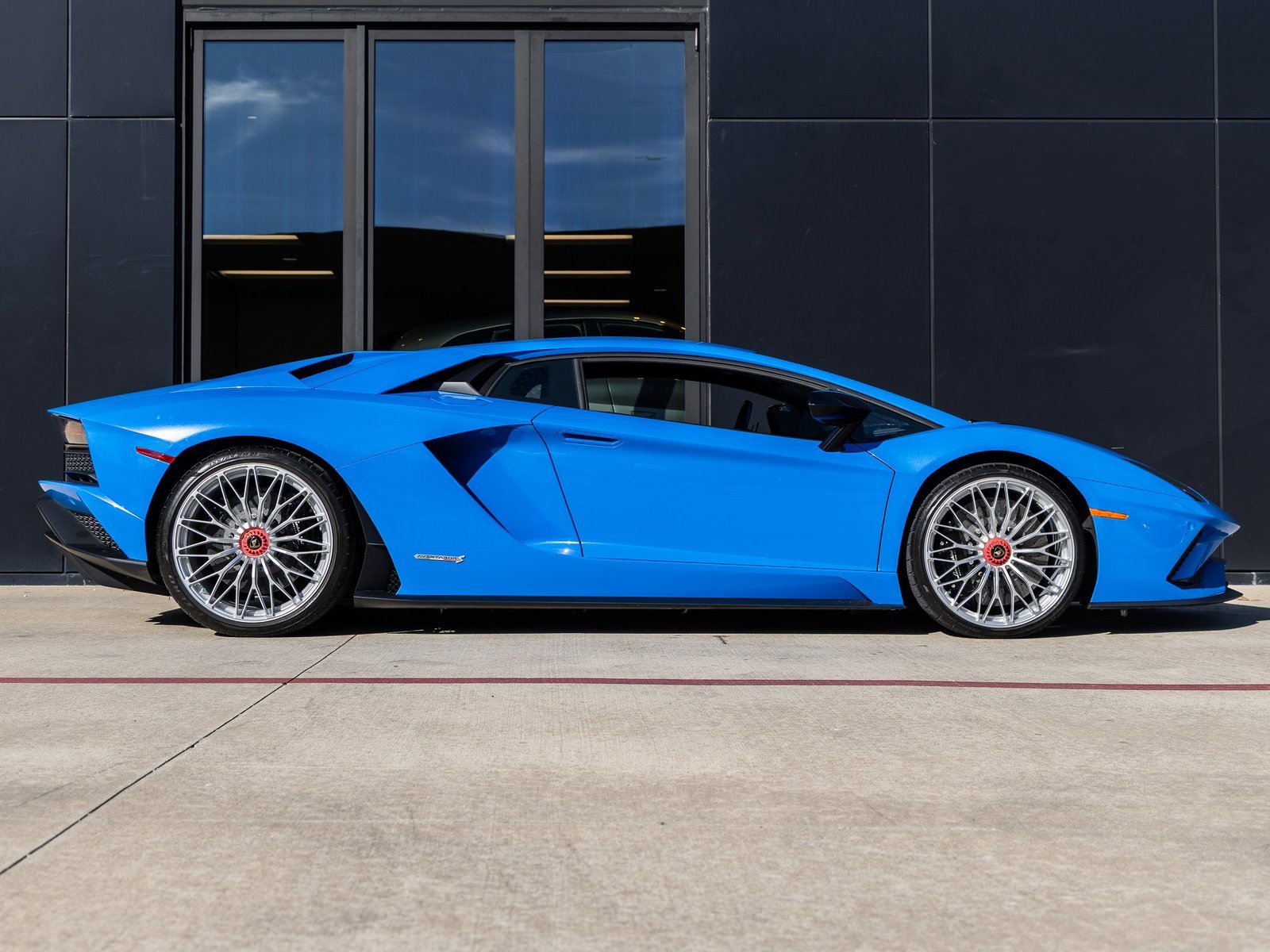 Used 2018 Lamborghini Aventador S image 11
