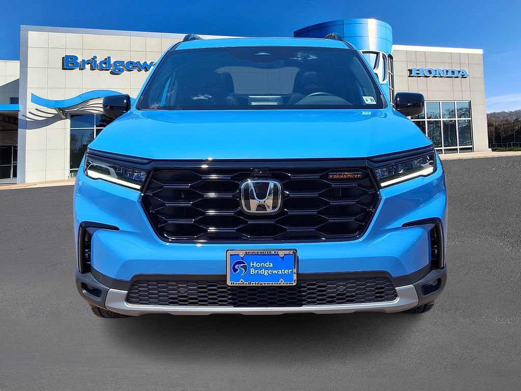 Used 2025 Honda Pilot TrailSport image 2
