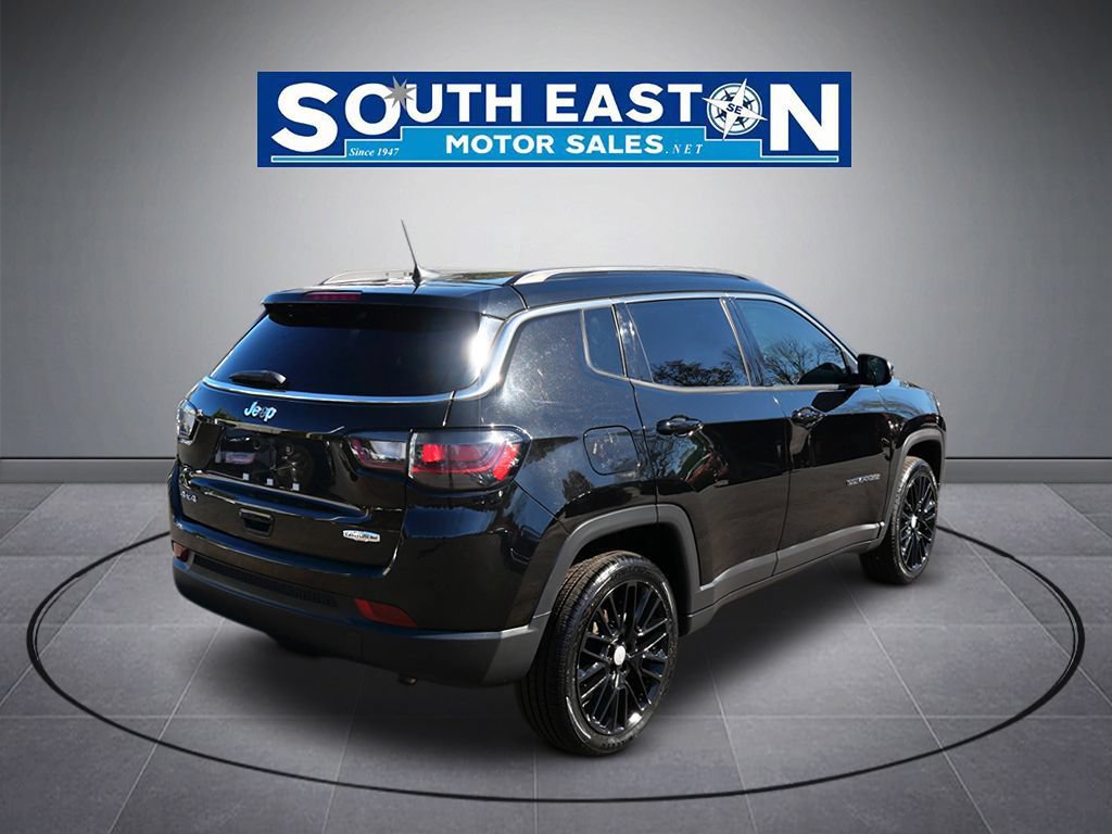 Used 2022 Jeep Compass Latitude w/ Sun and Sound Group AWD/4WD image 6