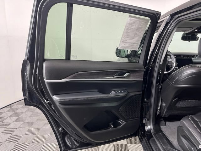 Used 2023 Jeep Grand Cherokee L Limited AWD/4WD image 40