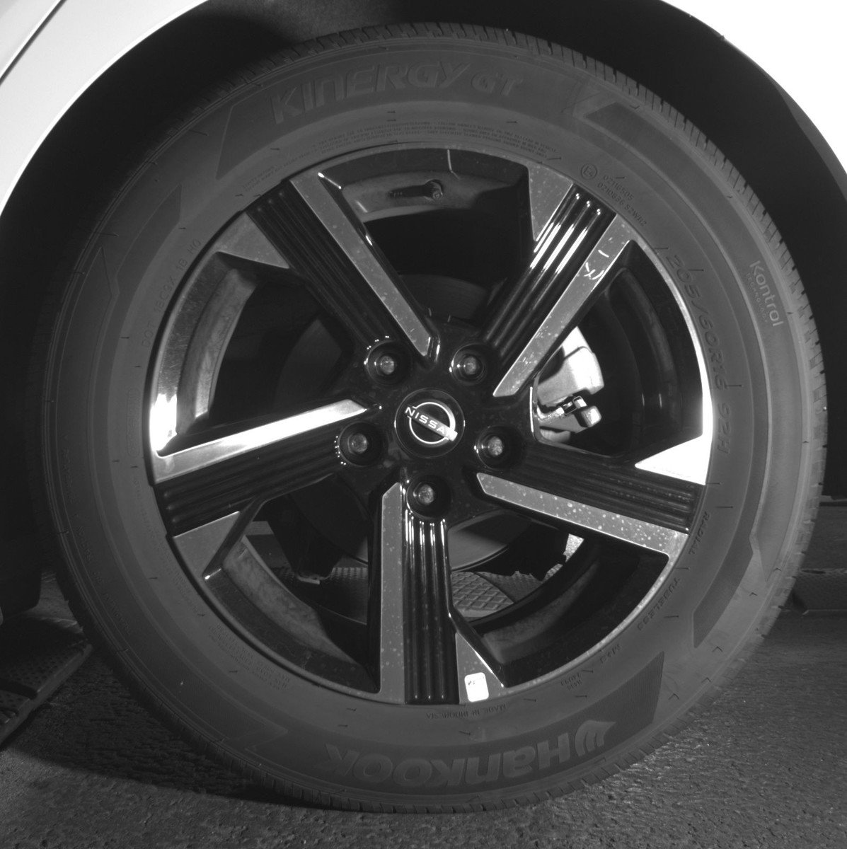 Used 2025 Nissan Sentra SV FWD image 14