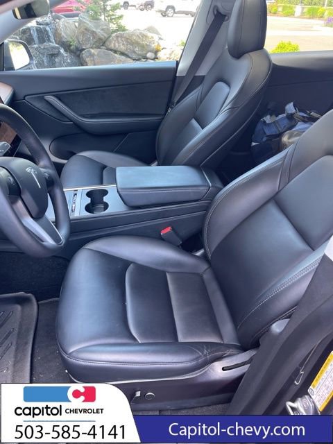 Used 2022 Tesla Model Y Long Range AWD/4WD image 1