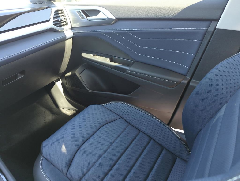 New 2026 Volkswagen Taos SEL image 27