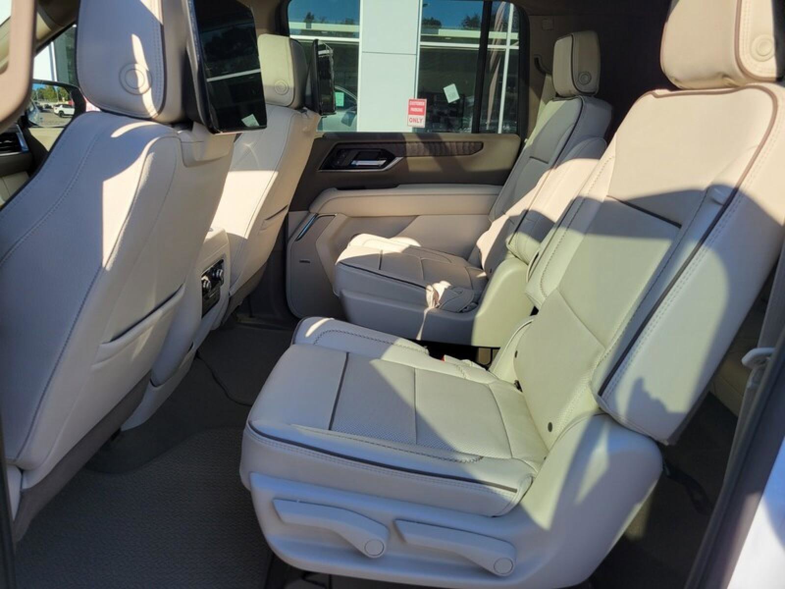 New 2026 GMC Yukon XL Denali w/ Denali Reserve Package image 29