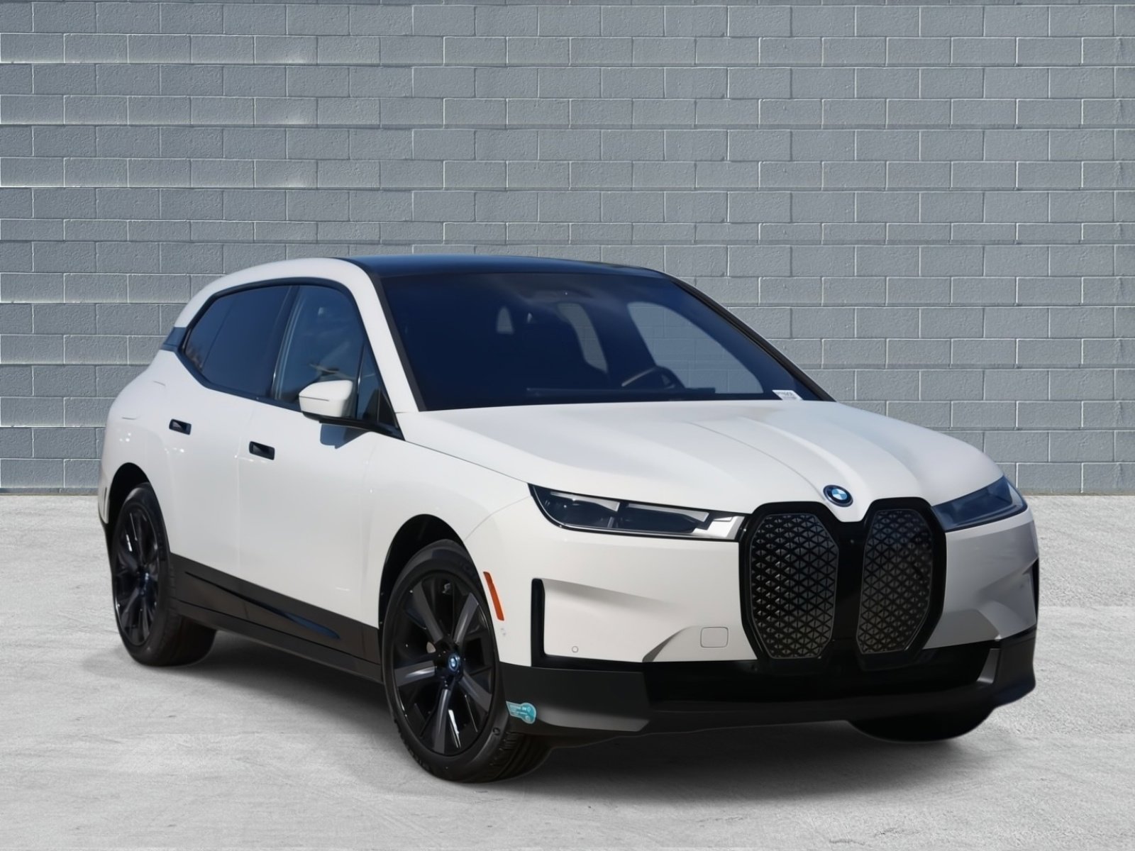 Used 2024 BMW iX xDrive50 image 1