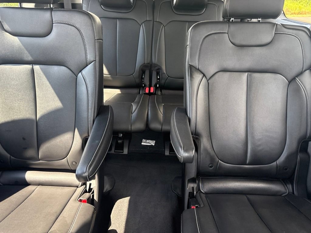 Used 2023 Jeep Grand Cherokee L Limited AWD/4WD image 28