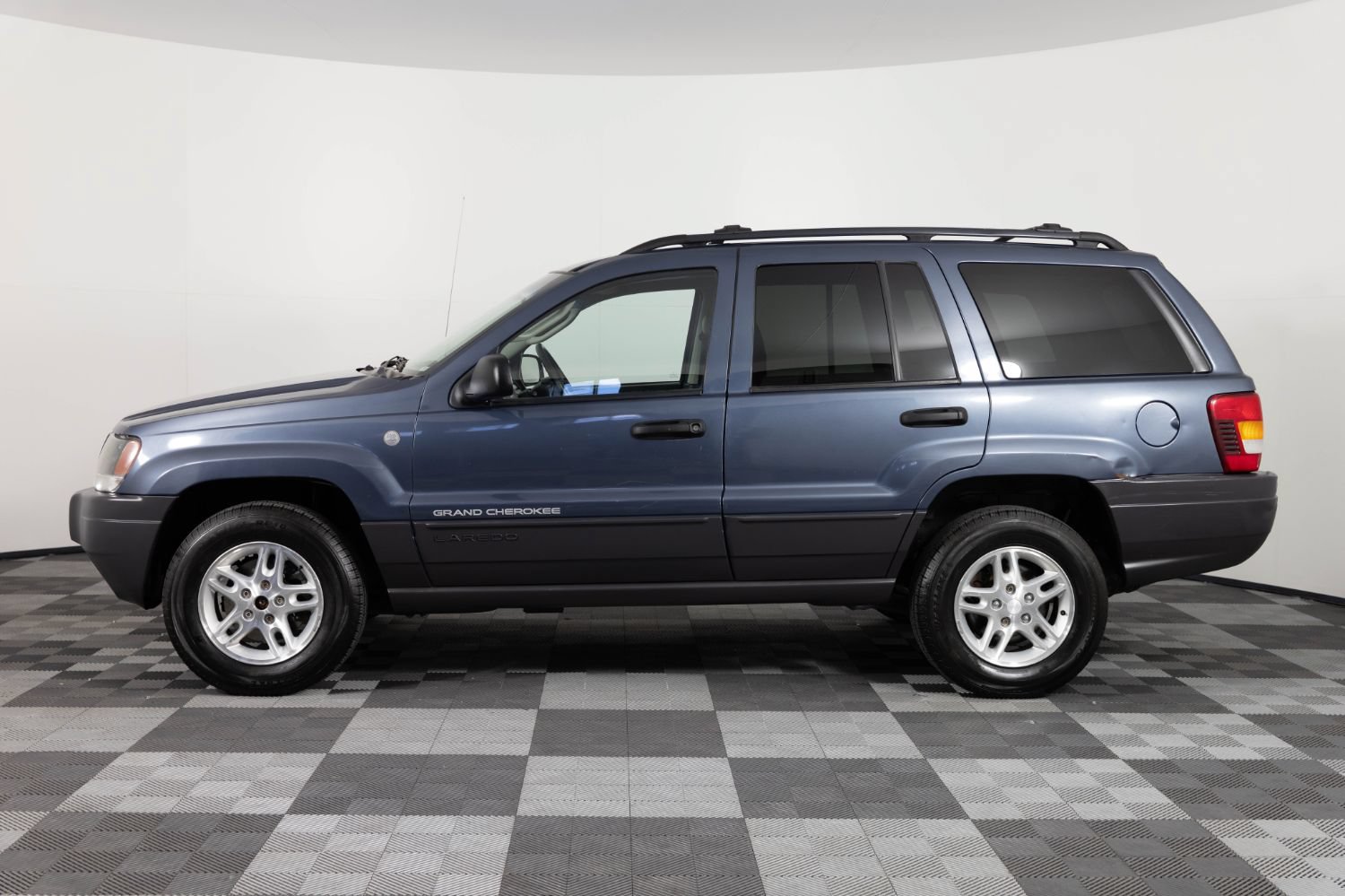 Used 2004 Jeep Grand Cherokee Laredo w/ Convenience Group AWD/4WD image 3