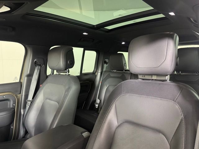 Used 2023 Land Rover Defender 130 X-Dynamic SE image 31