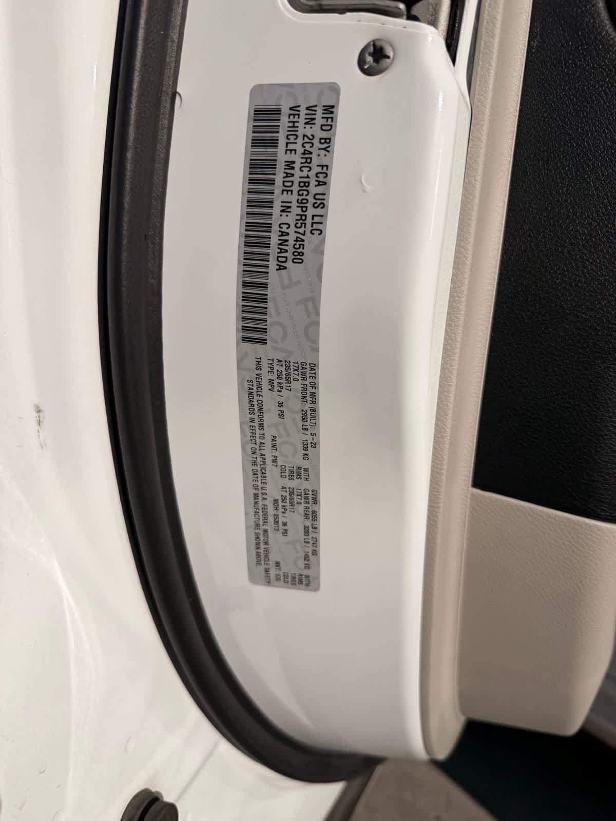 Used 2023 Chrysler Pacifica Touring-L FWD image 22