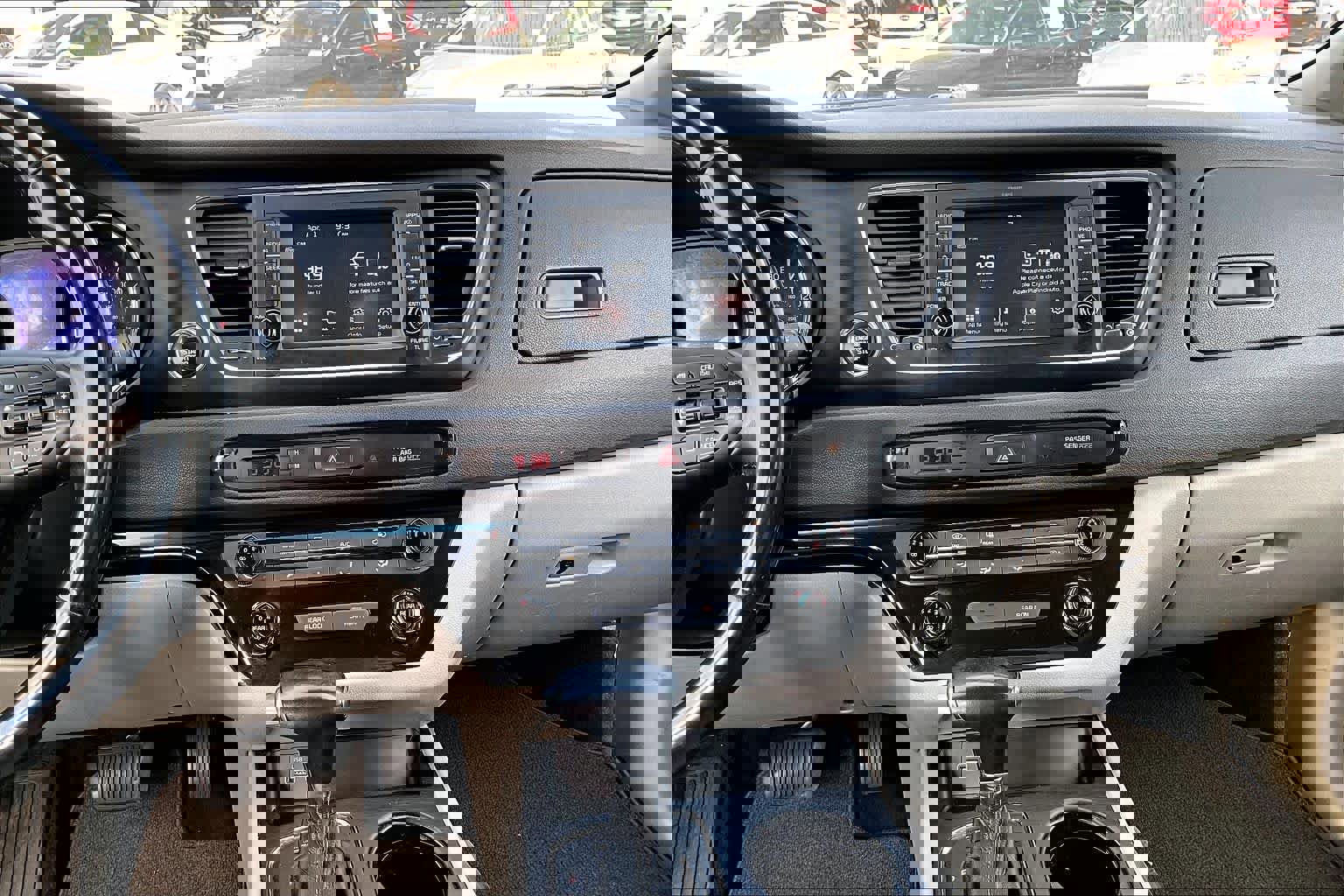 Used 2017 Kia Sedona LX w/ LX Essentials Premium Package image 6