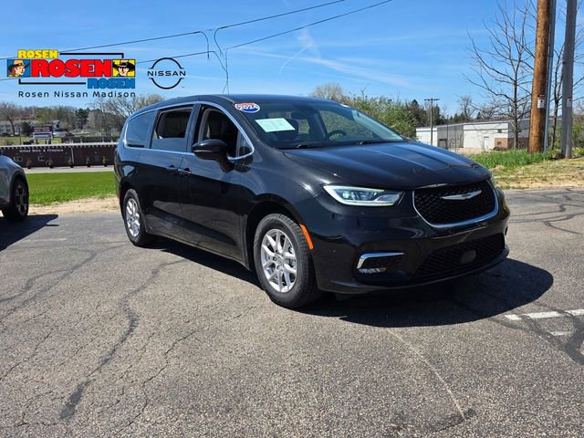 Used 2024 Chrysler Pacifica Touring-L