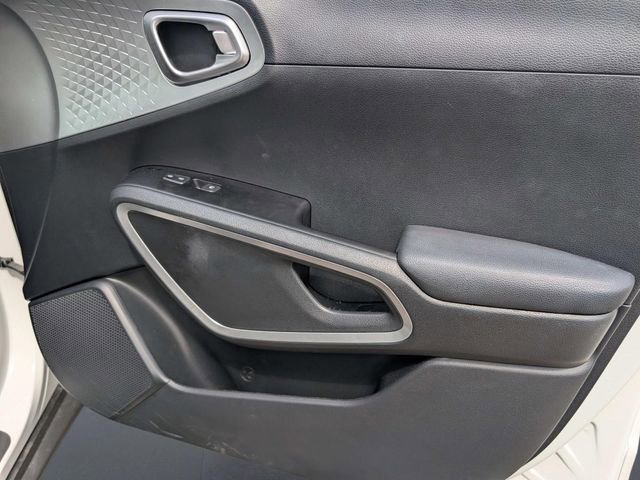 Used 2025 Kia Soul LX image 23