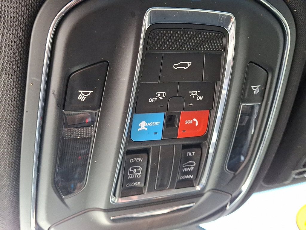 Used 2024 Jeep Grand Cherokee L Laredo w/ Luxury Tech Group I image 31