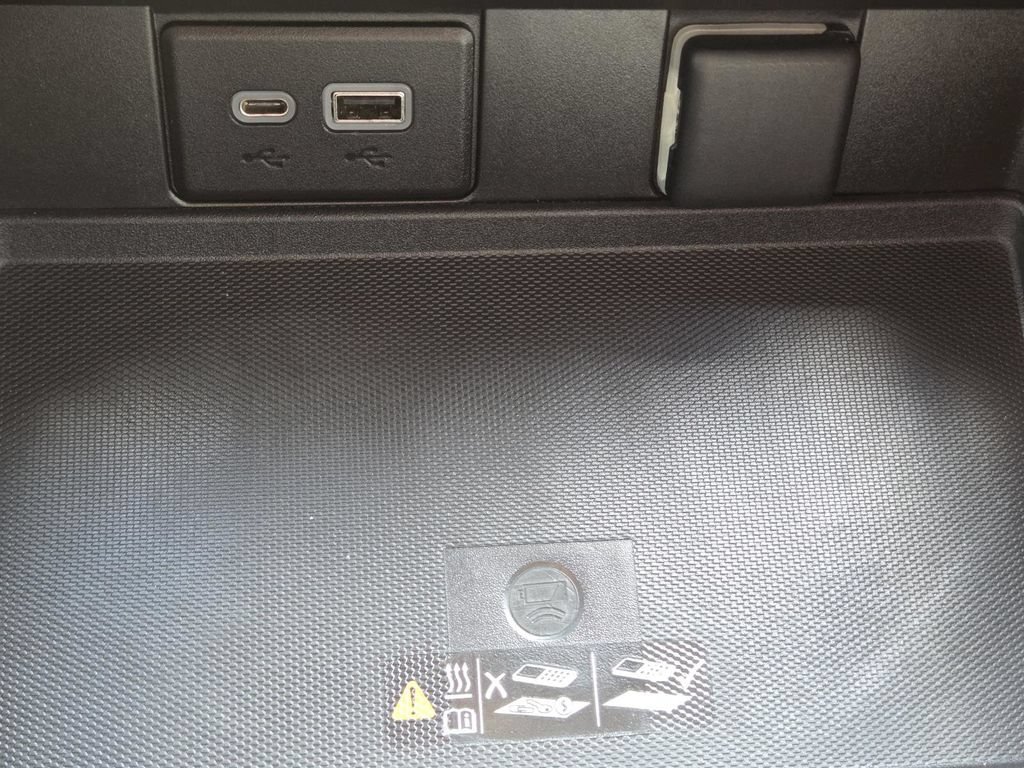 Used 2023 Chevrolet Suburban RST AWD/4WD image 7