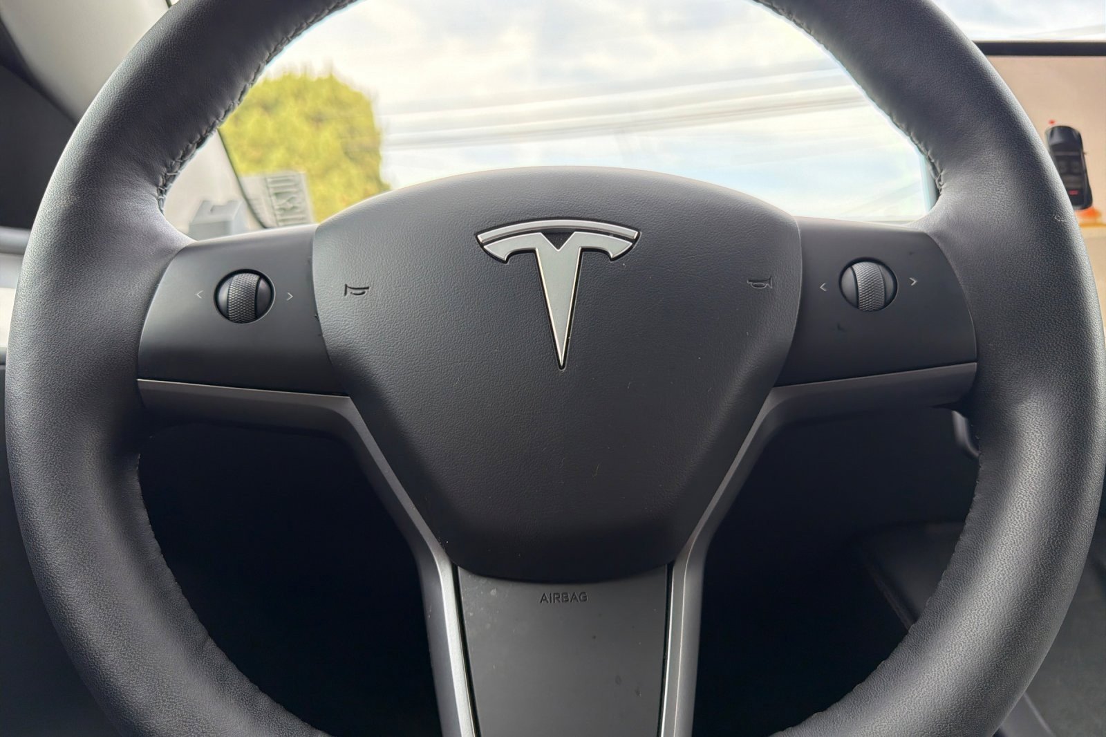 Used 2025 Tesla Model Y Long Range AWD/4WD image 22