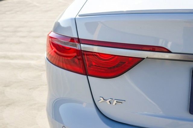 Used 2018 Jaguar XF S image 11