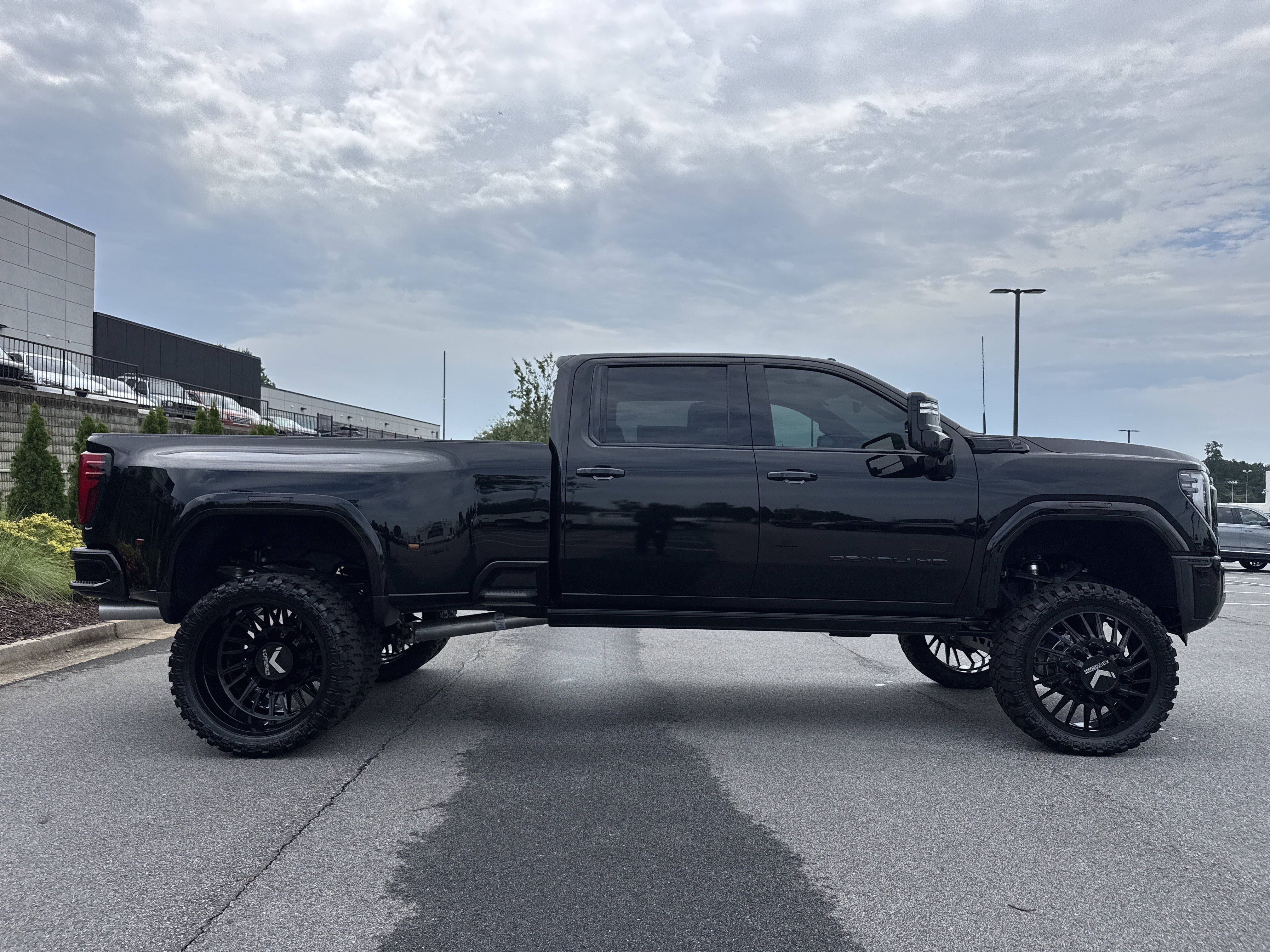 Used 2026 GMC Sierra 3500 Denali Ultimate AWD/4WD image 11