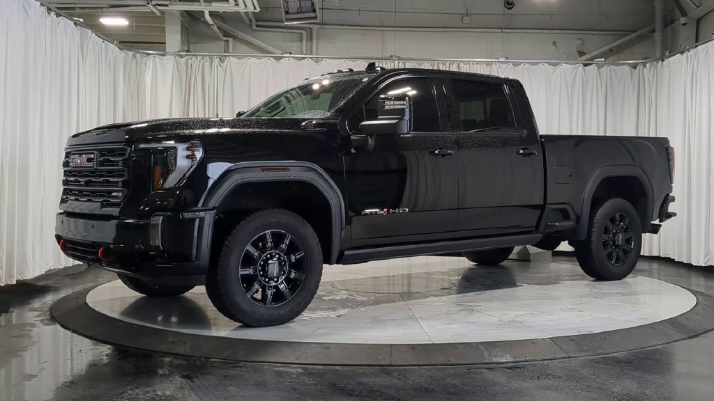 Used 2024 GMC Sierra 2500 AT4 w/ AT4 Premium Plus Package AWD/4WD image 5