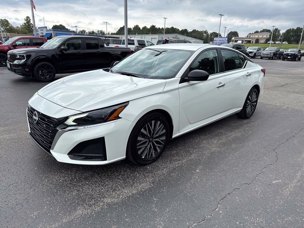 Used 2025 Nissan Altima 2.5 SV FWD image 9