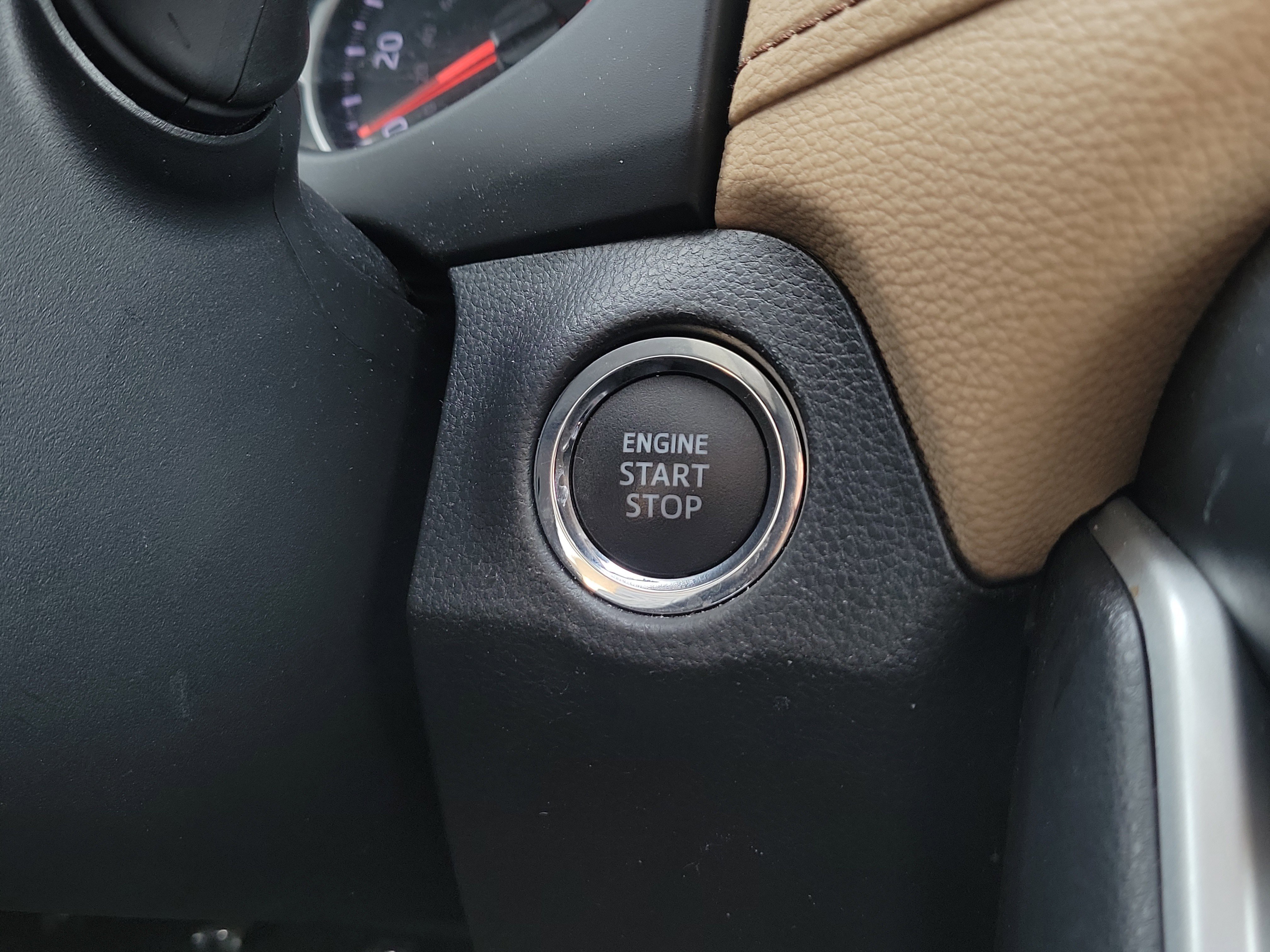 Used 2021 Toyota RAV4 XLE w/ Convenience Package image 27