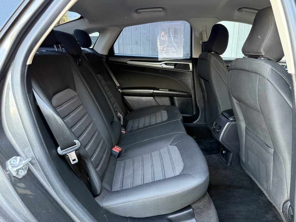 Used 2020 Ford Fusion SE image 16