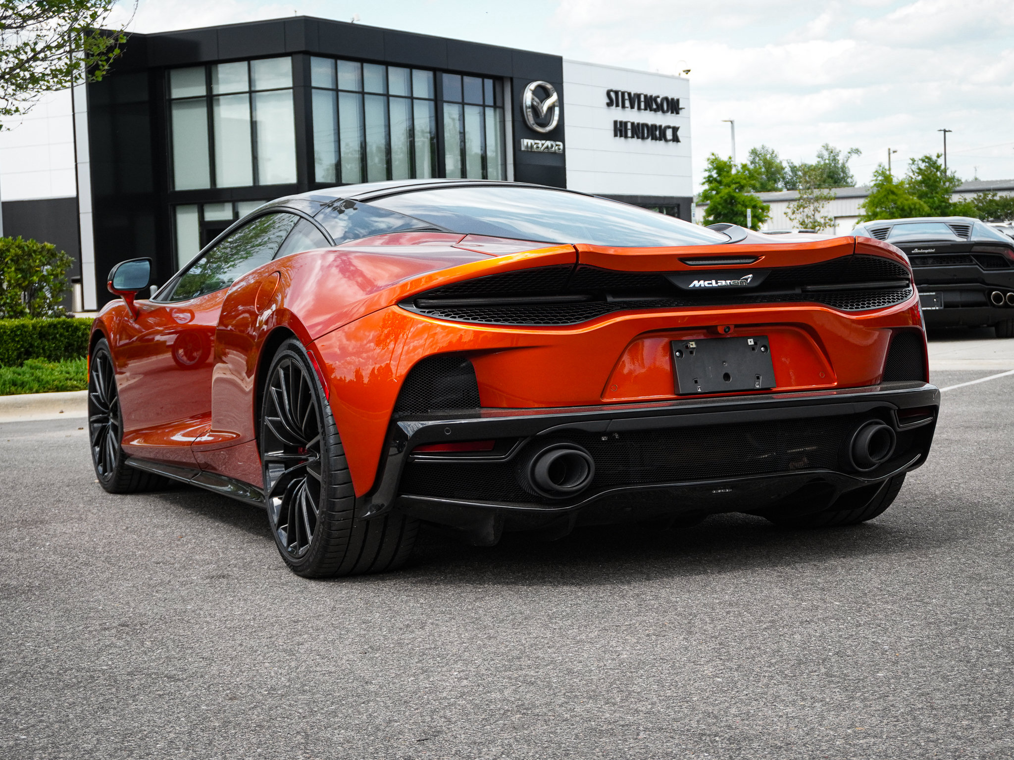 Used 2022 McLaren GT RWD image 10