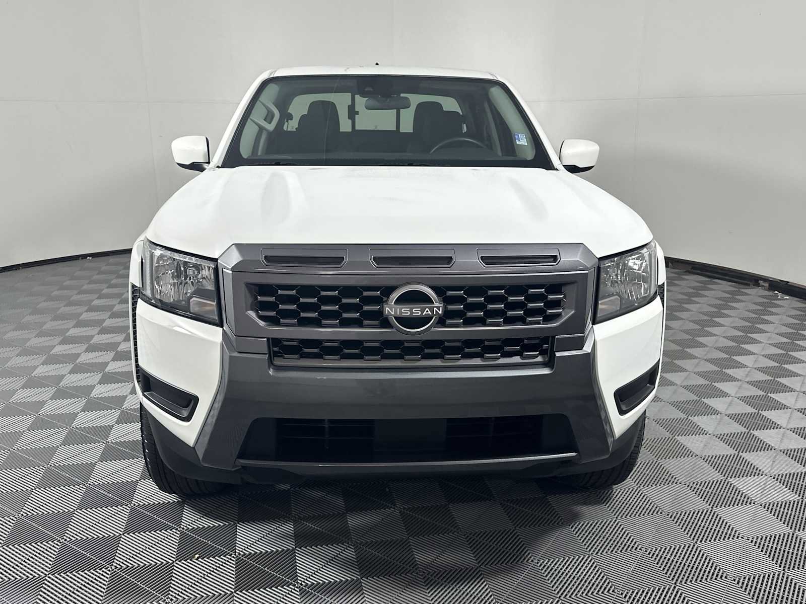 Used 2025 Nissan Frontier SV RWD image 3