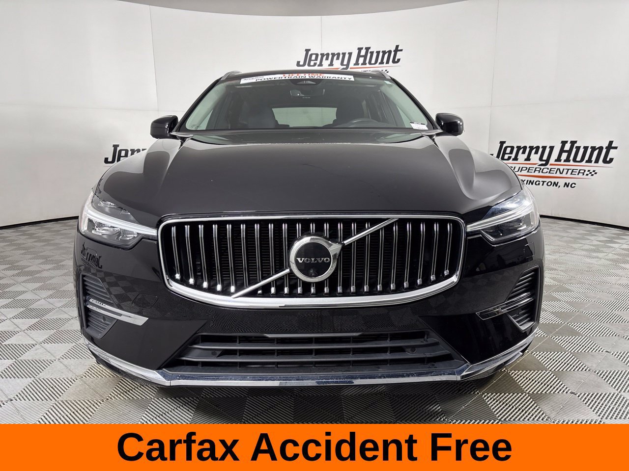 Used 2023 Volvo XC60 B5 Plus AWD/4WD image 3