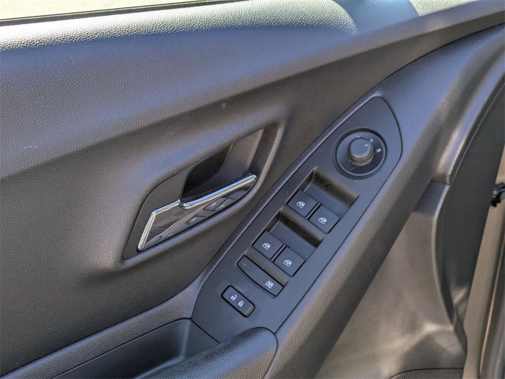 Used 2020 Chevrolet Trax LT image 14