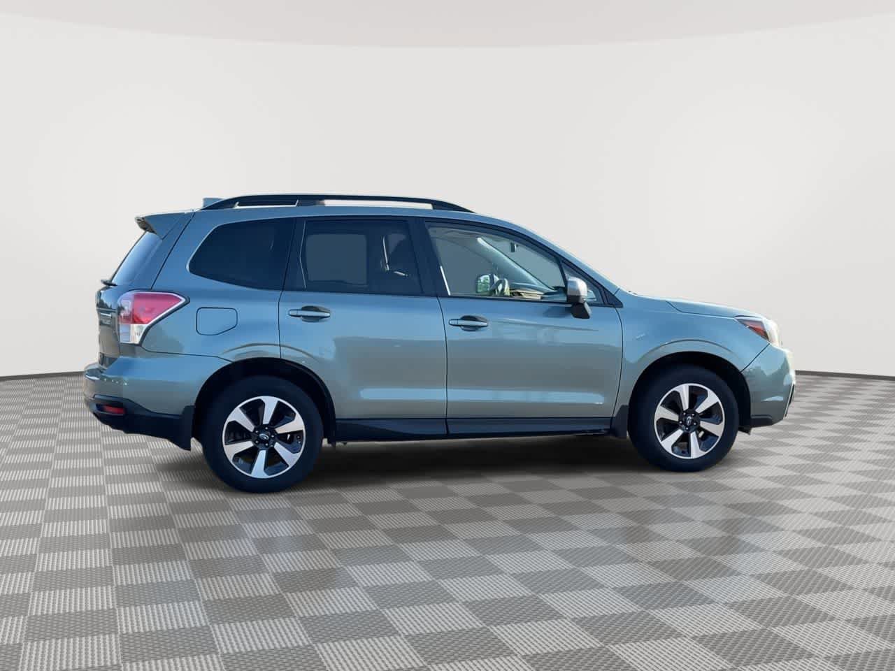 Used 2017 Subaru Forester 2.5i Premium AWD/4WD image 9