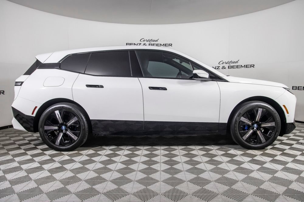 Used 2024 BMW iX xDrive50 w/ Sport Package AWD/4WD image 3