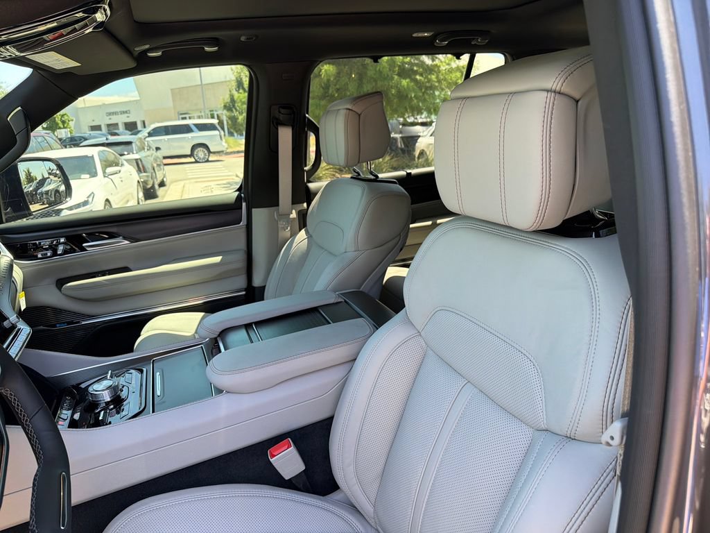 New 2026 Jeep Grand Wagoneer Summit w/ Premium Group III AWD/4WD image 18