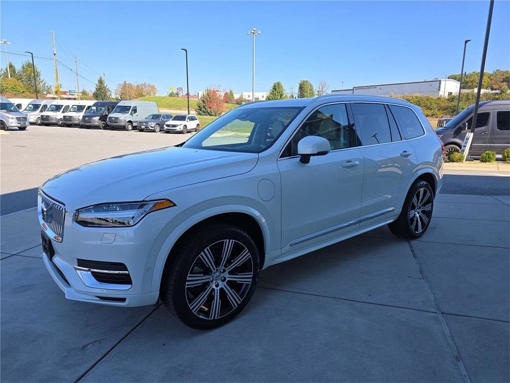 Used 2025 Volvo XC90 T8 Plus w/ Protection Package Premier image 10