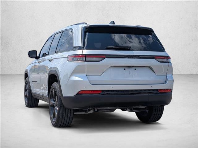 Used 2024 Jeep Grand Cherokee Altitude image 8