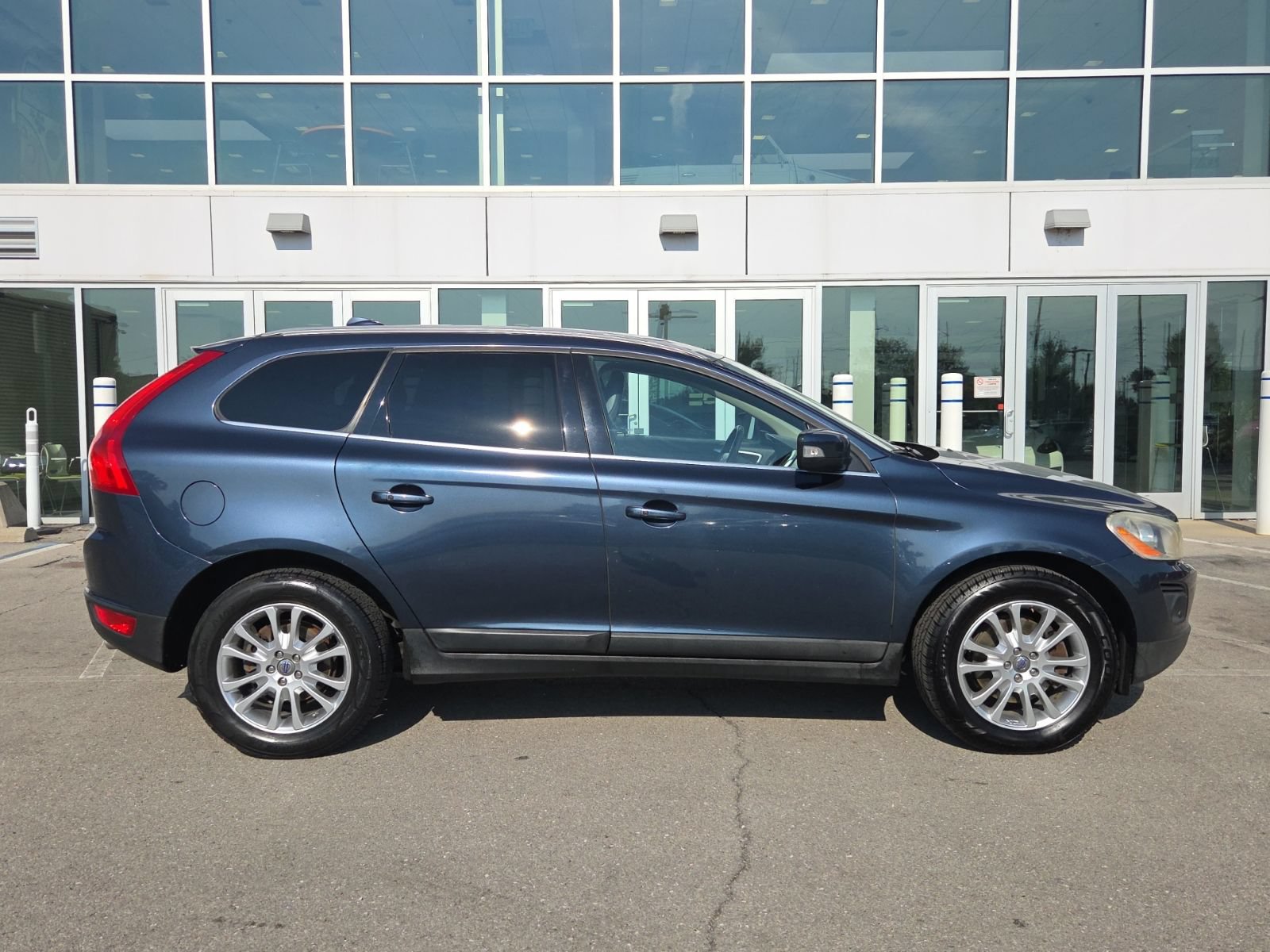 Used 2010 Volvo XC60 T6 AWD/4WD image 6